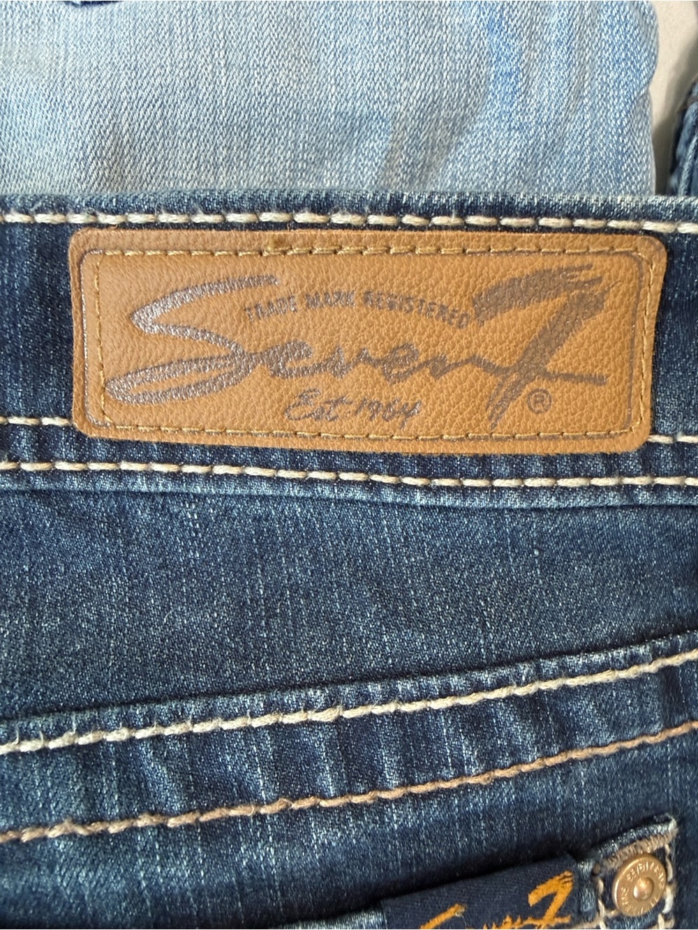 Seven7 women’s Jean shorts - Picture 6 of 6